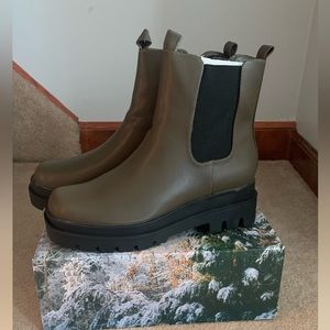 I NEW!!! Women’s Boot Chelsea Style Size 10